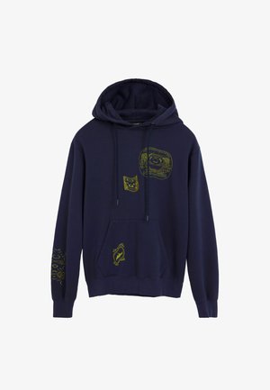 Hoodie blu navy in cotone, con grafica gialla sul davanti e sulle maniche, dotato di tasca a marsupio e cappuccio con cordino.