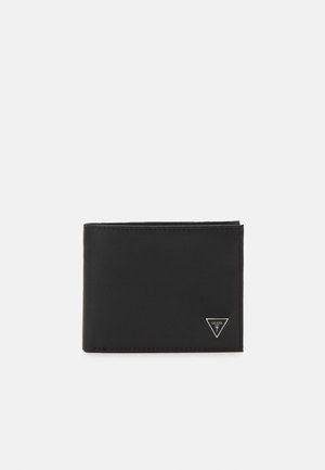 Svart lær lommebok med teksturert overflate, bi-fold design, sølvfarget trekantet logo og sydd kanter. Kompakt og stilren.