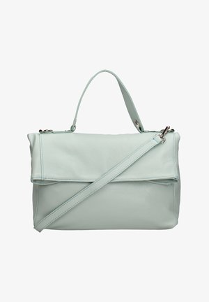 Lichtblauwe leren handtas met een overslagklep, korte handgreep en afneembare schouderband, afgebeeld tegen een witte achtergrond.