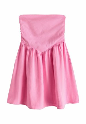 Rochie roz fără bretele, cu talie adunată și fustă evazată, realizată dintr-un material moale și ușor.