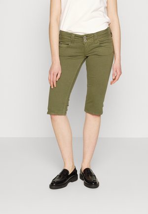 VENUS CROP - Shorts - vineyard green