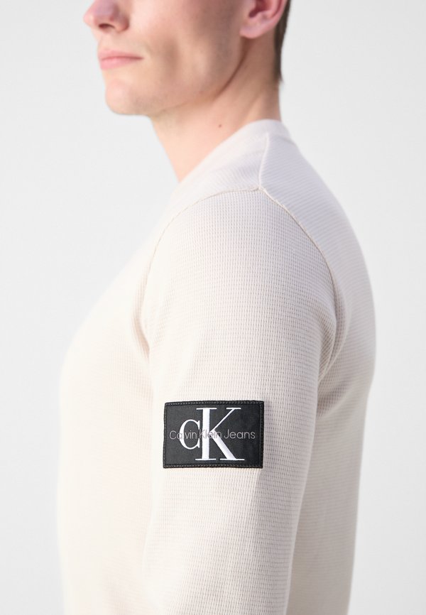 BADGE TEE - Long sleeved top - moonbeam4