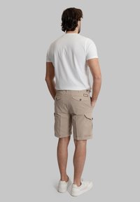 40 Weft BERMUDA DANNYBE - Shorts - sand