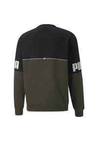 Sudadera negra y verde oliva con mangas largas, puños acanalados y una franja horizontal blanca. Presenta un gran logo "PUMA" en la manga.