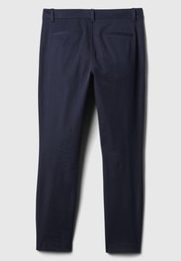 Tamsiai mėlynos kelnės su lygiu paviršiumi, siauro kirpimo, su diržo kilpelėmis ir dviem užpakalinėmis kišenėmis. Audinys atrodo lengvas ir patvarus.