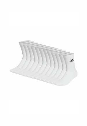 Hvide ankelstrømper arrangeret i en række, med ribbet top og Adidas-logo i sort. Fremstillet af blødt, åndbart materiale.