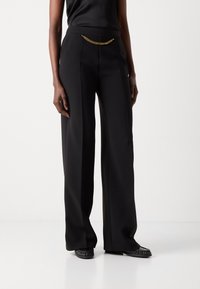 MARCIANO BY GUESS ELLA CHAIN STRAIGHT PANTS - Kalhoty - black