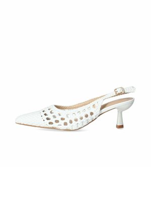Scarpa slingback bianca in pelle intrecciata con punta a punta, ritagli esagonali aperti e tacco medio rastremato con cinturino con fibbia.