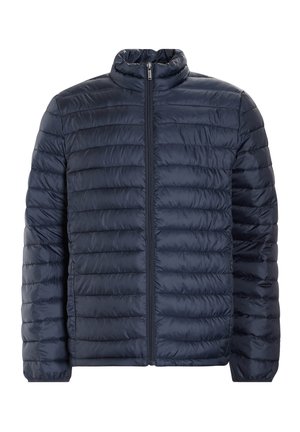 Chaqueta acolchada de color azul marino con cuello alto, cierre de cremallera y un patrón de costura horizontal. Tejido ligero con un acabado suave.
