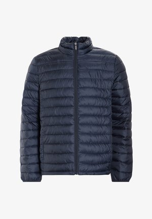 Chaqueta acolchada de color azul marino con cuello alto, cierre de cremallera y un patrón de costura horizontal. Tejido ligero con un acabado suave.