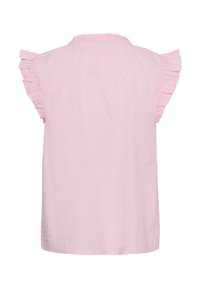 Blouse rose pâle à manches courtes avec un subtil motif à pois texturé et des bords volantés aux manches et au col, vue de dos.