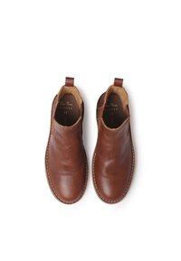 Botas de cuero marrón hasta el tobillo con tiradores y forro interior beige, talla 37, vistas desde arriba sobre un fondo blanco.