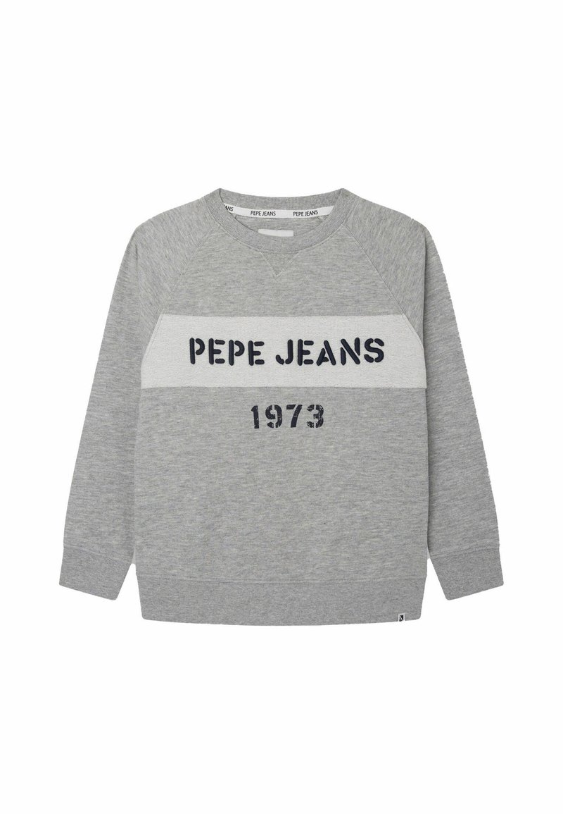 Felpa grigia con banda orizzontale bianca a contrasto. Presenta la scritta "PEPE JEANS" e "1973" stampate in blu scuro. Tessuto morbido a maglia, collo rotondo.