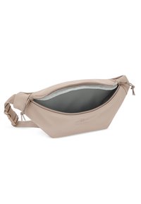 Borsa a tracolla in pelle beige con una finitura liscia, chiusura a zip e cinturino regolabile. Presenta un ampio interno e un branding minimale.