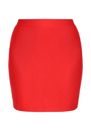 Lyse rød, højtaljet, tætsiddende pencilnederdel med et enkelt linning og glat stof, vist mod en hvid baggrund.