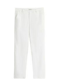 Pantalons en coton mélangé blanc avec une coupe droite, poches latérales, fermeture à bouton et passants de ceinture. Texture lisse avec une sensation légère.