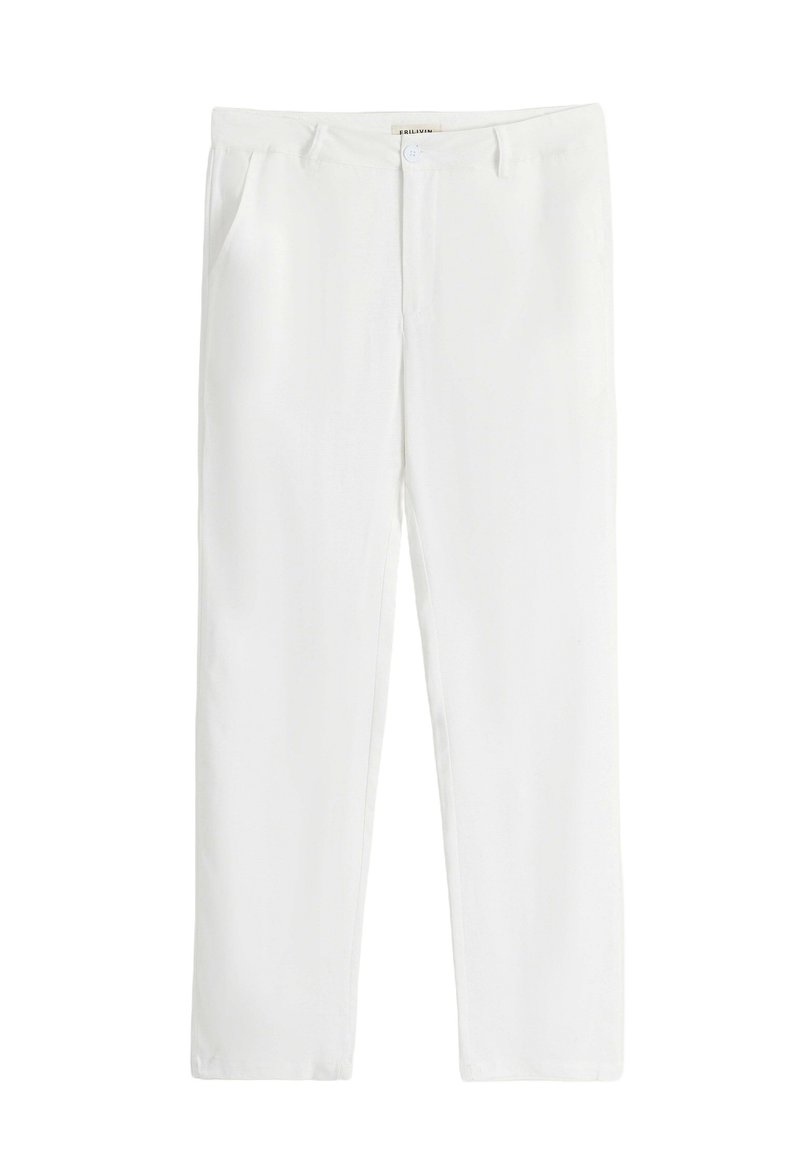 Pantalons en coton mélangé blanc avec une coupe droite, poches latérales, fermeture à bouton et passants de ceinture. Texture lisse avec une sensation légère.