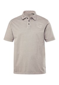 Šedé polo tričko s krátkým rukávem, límečkem a zapínáním na tři knoflíky. Obsahuje vyšívanou nášivku na levé hrudi. Hladká bavlněná tkanina.