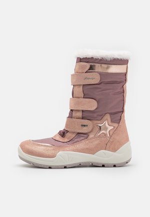 Botte d'hiver rose pour enfant avec trois sangles Velcro, bordure en fourrure blanche, détail étoile métallique, et une semelle épaisse blanche.