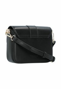 Borsa a tracolla in finta pelle nera con dettagli in oro, patta pieghevole e tracolla regolabile e removibile. Tessuto morbido.