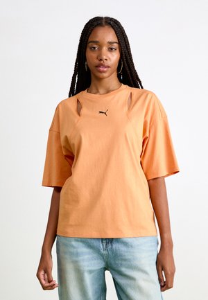 Puma DARE TO OVERSIZED CUTOUT TEE - T-shirt basique - bright melon