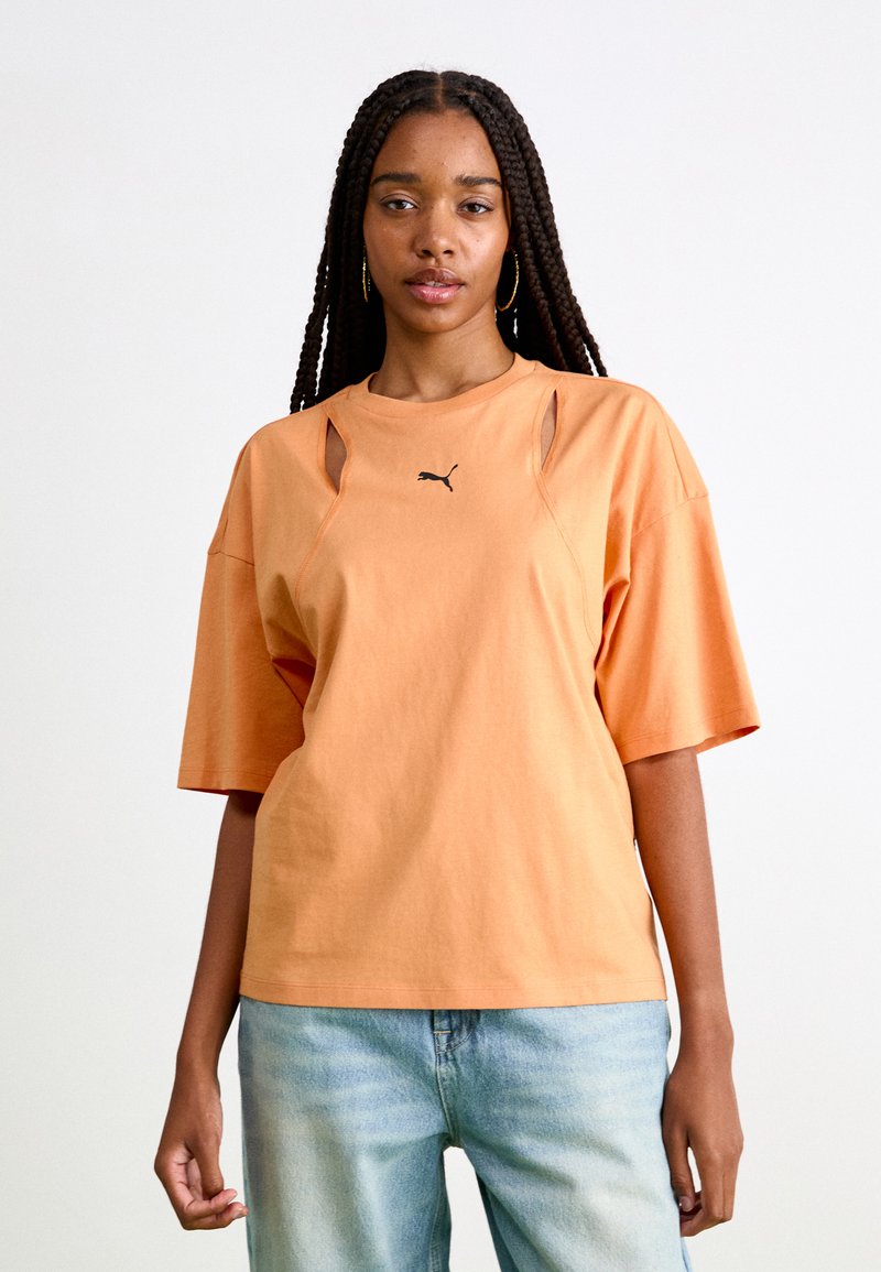 Puma DARE TO OVERSIZED CUTOUT TEE - T-shirt basic - bright melon