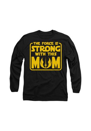 Schwarzes Langarmshirt mit fettem gelben Text "The Force is strong with this Mom" und einem Sternsymbol im Buchstaben O von Mom.