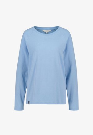 Hellblaues Langarmshirt mit Rundhalsausschnitt, Raglanärmeln und einem kleinen schwarzen Etikett nahe dem Saum vor weißem Hintergrund.