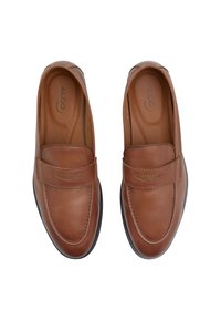 Brune læder loafers med en glat overflade, rund tå og en syning over vamps. Sort gummisål med minimal profil.