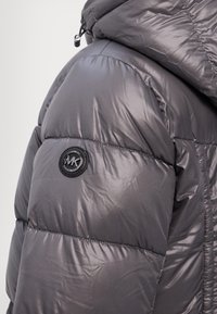 MICHAEL Michael Kors ULTRA LIGHTWEIGHT PUFFER - Žieminė striukė - malachite