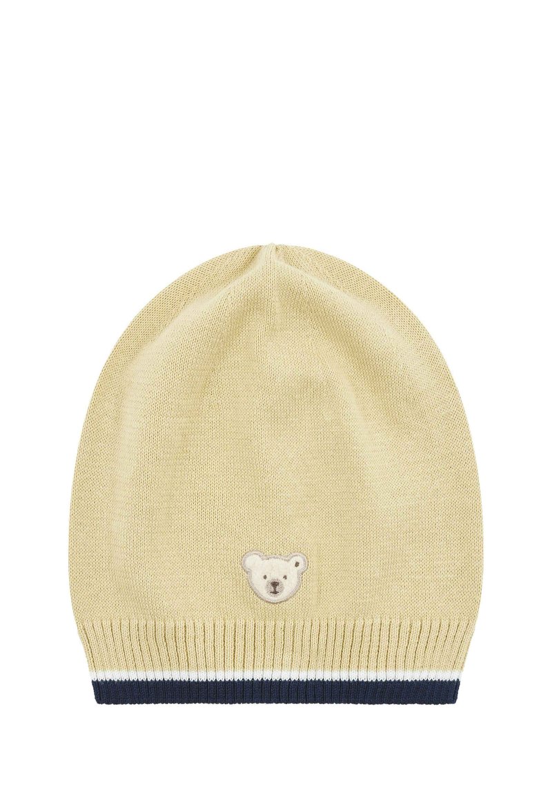 Gebreide beanie in lichtgeel met een beerpatch op de voorkant. Heeft een marineblauwe en witte gestreepte ribboord. Zachte textuur, ronde vorm.