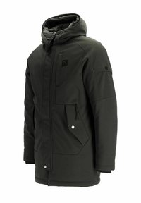 Veste isolée vert foncé avec capuche, dotée d'une fermeture éclair sur le devant, de poches latérales et d'une finition texturée. Comprend un patch logo sur la poitrine.