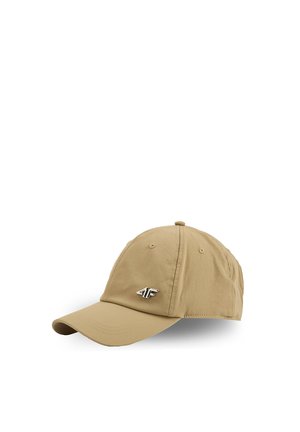 Beżowa czapka z daszkiem typu baseball z zakrzywionym daszkiem i srebrnym logo "4F" z przodu, pokazana na jednolitym białym tle.
