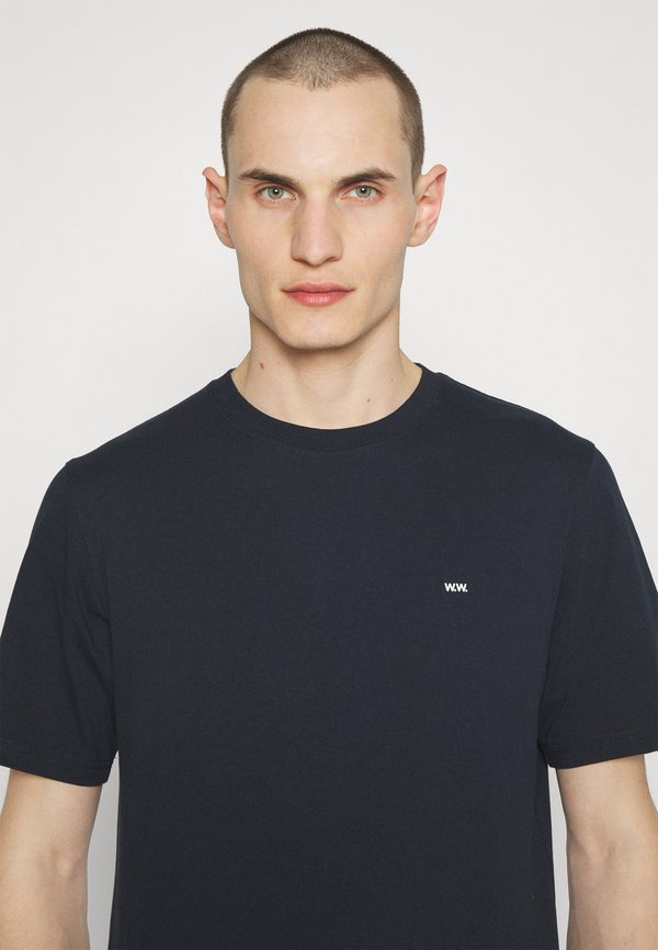 ESSENTIAL SAMI CLASSIC - Basic T-shirt3