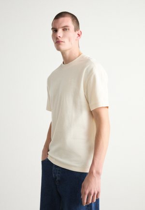 - T-shirt basic