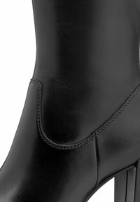 Tamaris Vysoká obuv - black