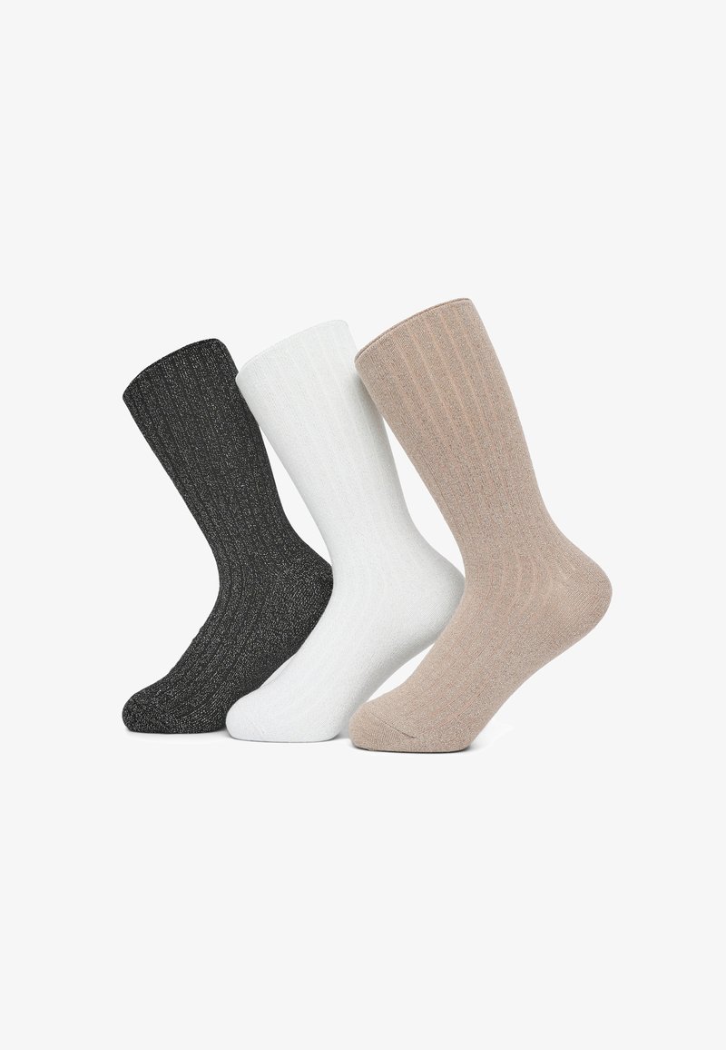 Tre paia di calzini a coste in nero, bianco e beige. Ogni paio presenta un design testurizzato e una lunghezza alla caviglia.