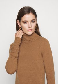 FTC Cashmere Camisola - roasted almond