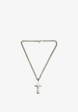 Collana con catena in argento e pendente a forma di croce lucida, con un'incisione a forma di croce più piccola al centro, su uno sfondo bianco.