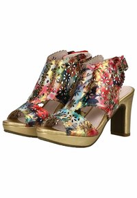 Bunte Sandalen mit einem floralen Cut-out-Design, mehrfarbigem Synthetik-Obermaterial, goldfarbenem, strukturiertem Blockabsatz und verstellbarem Knöchelriemen.