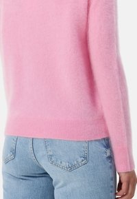CASH-MERE MIT KURZEM STEHKRAGEN - Stickad tröja - hell pink