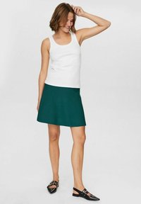 Non selezionato, bright white