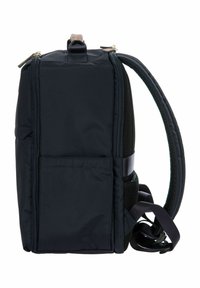 Zaino nero con doppie cerniere, spallacci in rete, tasca laterale, schienale imbottito e finitura testurizzata. Design rettangolare compatto per un uso versatile.