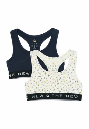 Dwa sportowe biustonosze z wycięciem typu racerback, jeden ciemnoniebieski, a drugi biały z małymi różowymi i żółtymi kwiatkami, oba z czarnymi elastycznymi taśmami oznaczonymi napisem "THE NEV".