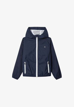 Giacca a vento navy, materiale leggero, chiusura frontale con zip, polsini elasticizzati, due tasche con zip, cappuccio foderato in rete, logo del marchio sul petto.