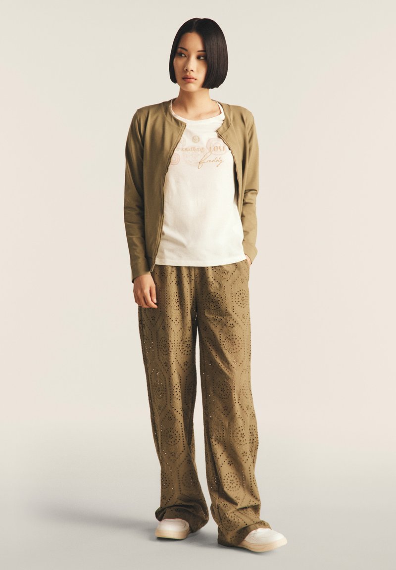 Freddy CON MANDALA E SLOGAN RICAMATO - Camiseta estampada - bianco