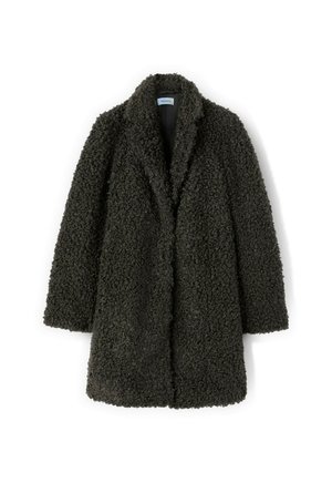 Abrigo de felpa de color verde oscuro con solapa, mangas largas y un corte holgado. Tejido texturizado con un aspecto suave. Sin cierres visibles.