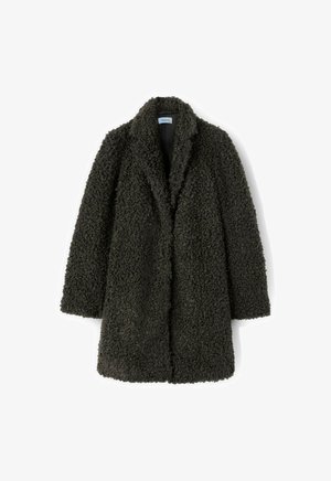 Flauschiger dunkelgrüner Mantel mit gekerbtem Kragen, langen Ärmeln und lockerer Passform. Strukturierter Stoff mit weicher Optik. Keine sichtbaren Verschlüsse.