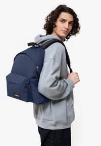 Eastpak DAY PAK'R - Mochila - boat navy