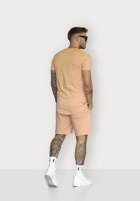 ESTEEM PALM STRIPE - Print T-shirt - peach